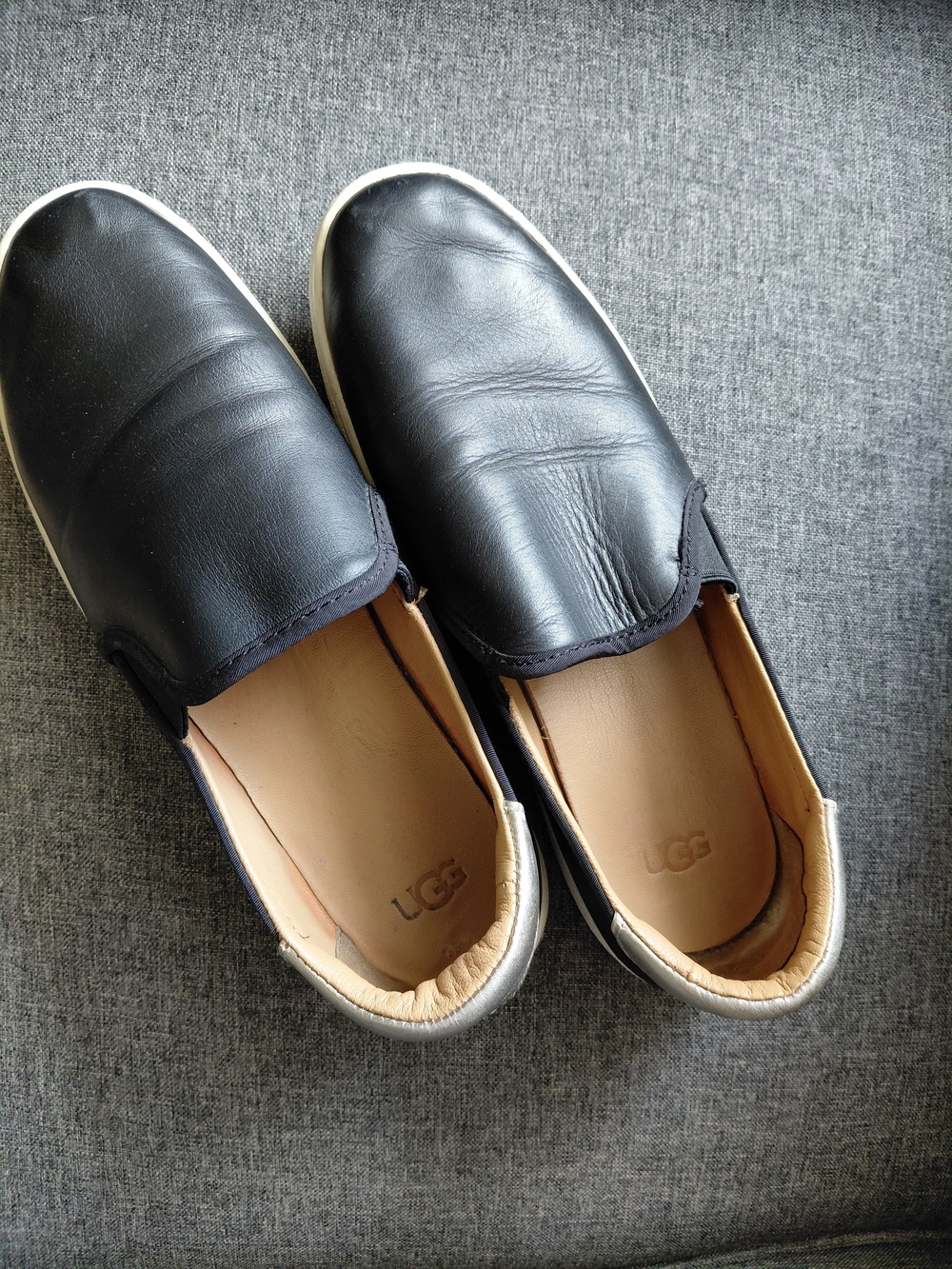 UGG Cas Slip-On Sneaker Womens Sz 9 1019108 Black Leather Low Top